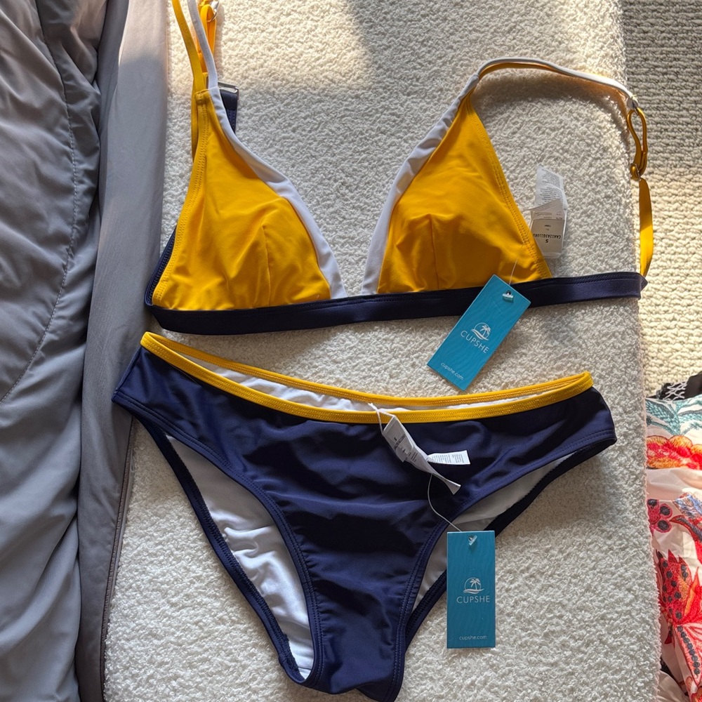 Cupshe Vibrant Yellow and Navy Bikini Set